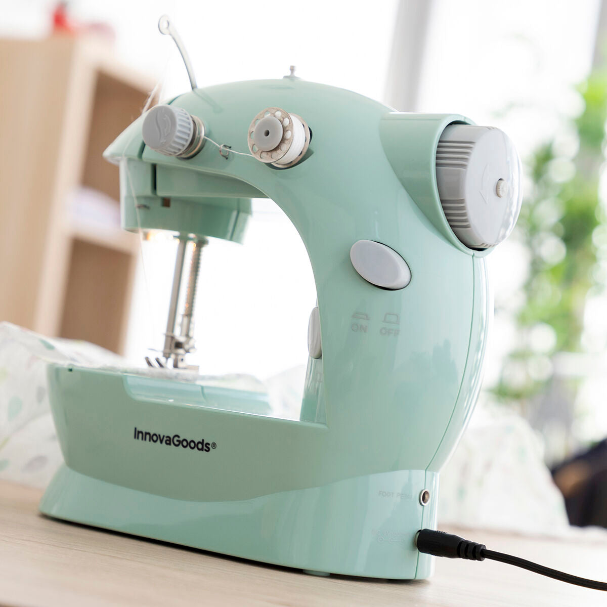 Kannettava miniompelukone LEDillä, langankatkaisijalla ja lisätarvikkeilla Sewny InnovaGoods