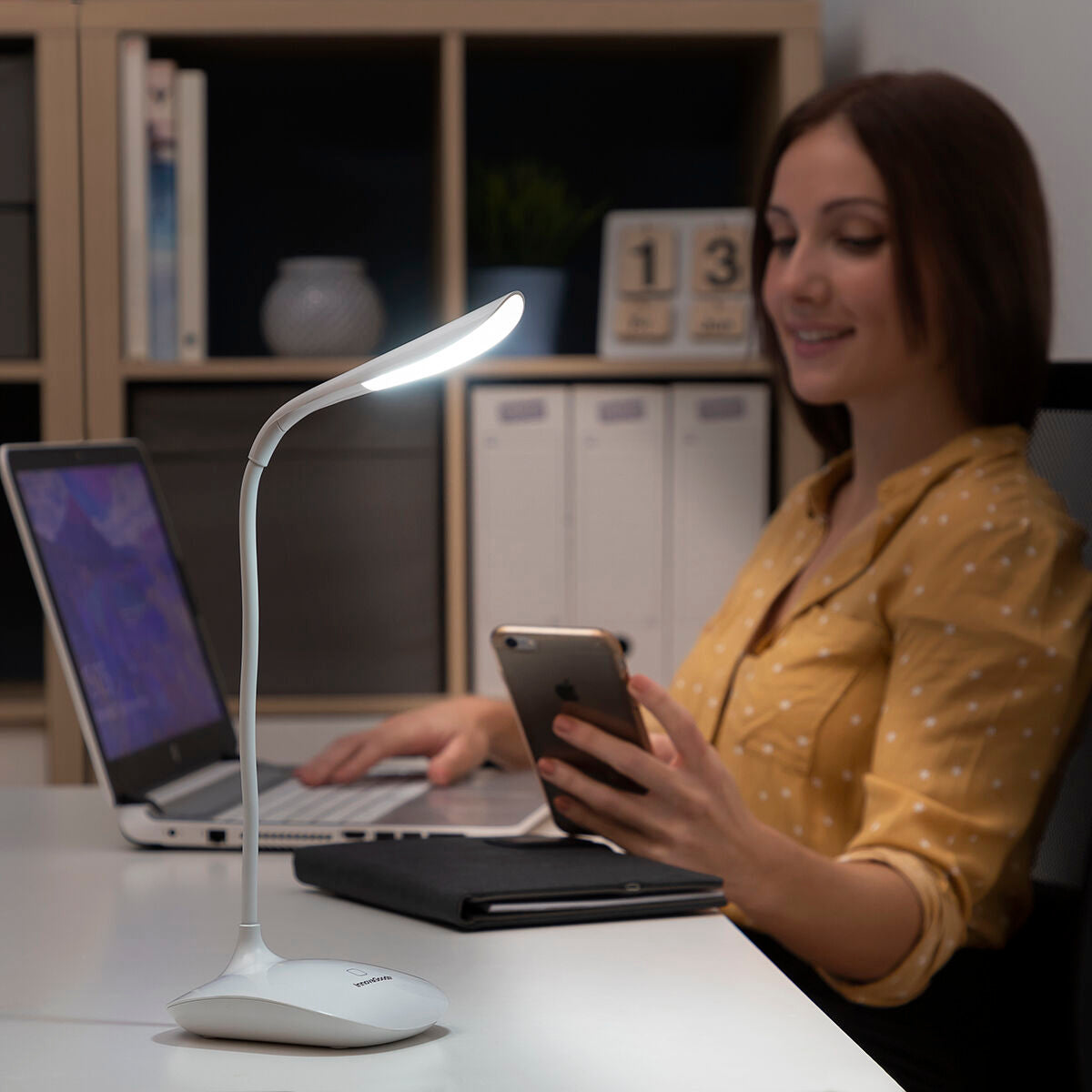 Ladattava LED-pöytävalaisin kosketusnäytöllä Lum2Go InnovaGoods